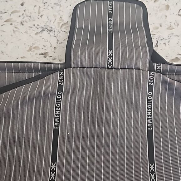 Ermenegildo Zegna Striped Garment Bag eith Leather Handles - Picture 8 of 11